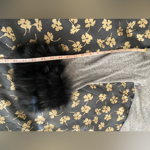 Qi Cashmere Cashmere & Fox-Fur Cuff Cardigan Sweater / Size XSmall - Picture 14 of 17